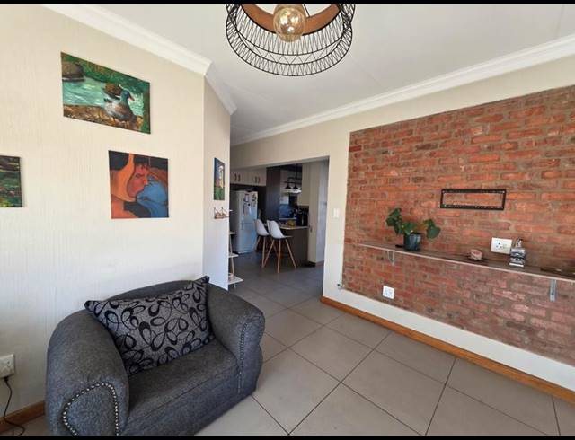 3 BEDROOM CLUSTER FOR SALE IN POMONA